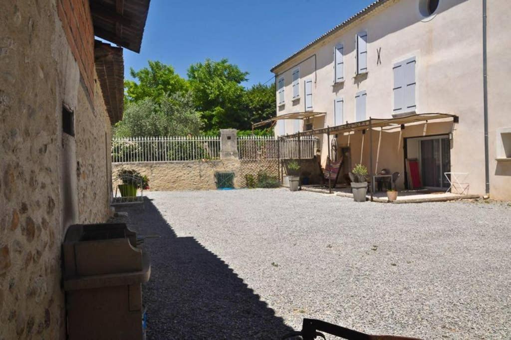 Le gîte du Jas Vieux Montfort  Extérieur photo