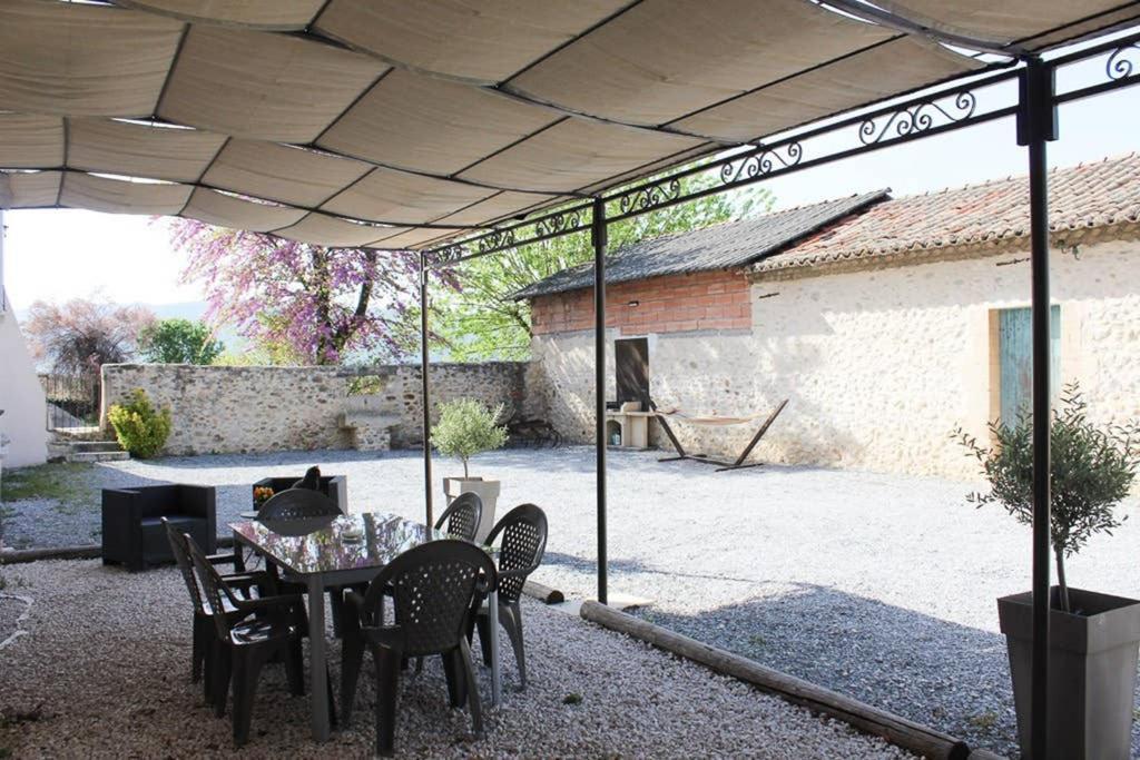 Le gîte du Jas Vieux Montfort  Extérieur photo