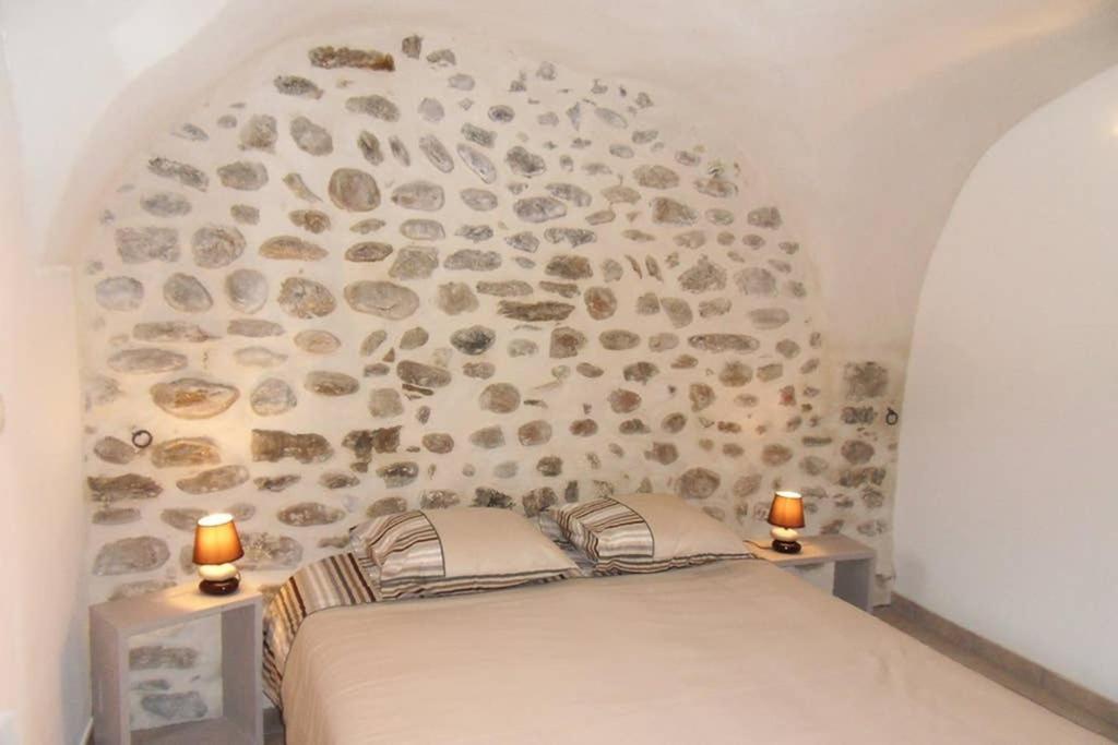 Le gîte du Jas Vieux Montfort  Extérieur photo